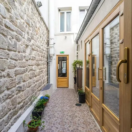 Clermont Montmartre Hotel