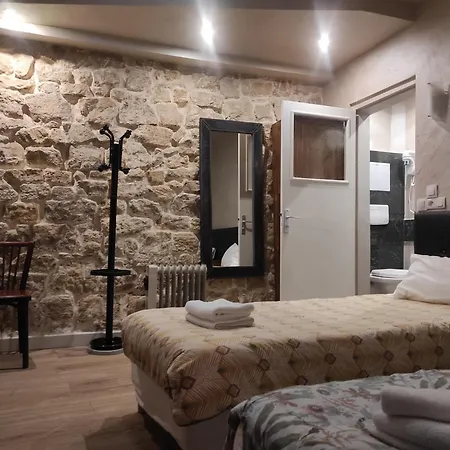 Clermont Montmartre Paříž