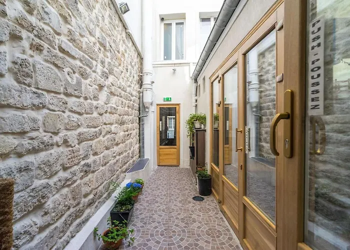 Clermont Montmartre Hotel