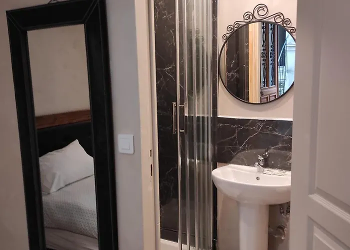 Clermont Montmartre Hotel